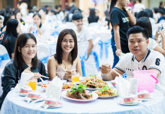 ภาพกิจกรรม คณะวิทยาศาสตร์และเทคโนโลยี จัดกิจกรรม goodbye senior'56 คณะวิทยาศาสตร์และเทคโนโลยี