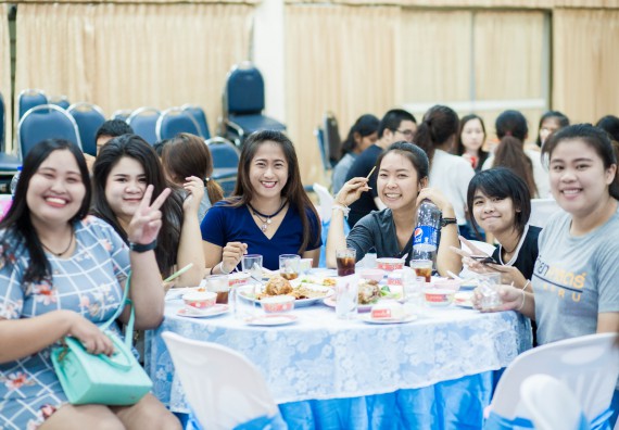 ภาพกิจกรรม คณะวิทยาศาสตร์และเทคโนโลยี จัดกิจกรรม goodbye senior'56 คณะวิทยาศาสตร์และเทคโนโลยี