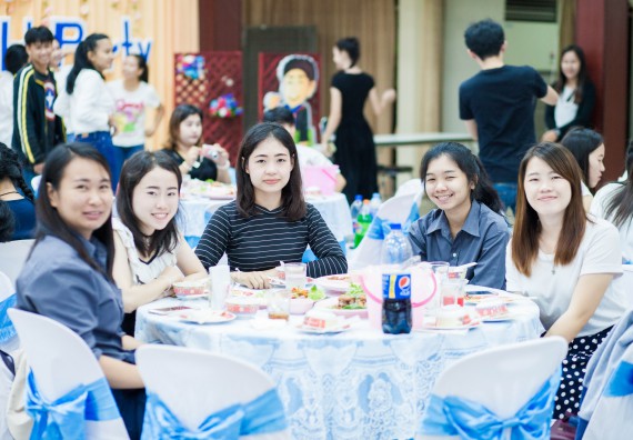 ภาพกิจกรรม คณะวิทยาศาสตร์และเทคโนโลยี จัดกิจกรรม goodbye senior'56 คณะวิทยาศาสตร์และเทคโนโลยี