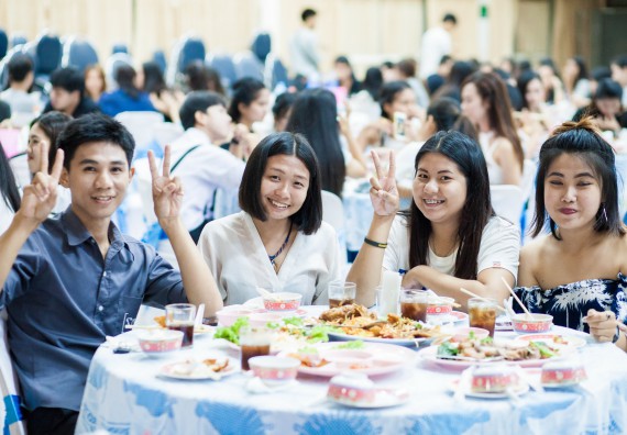 ภาพกิจกรรม คณะวิทยาศาสตร์และเทคโนโลยี จัดกิจกรรม goodbye senior'56 คณะวิทยาศาสตร์และเทคโนโลยี