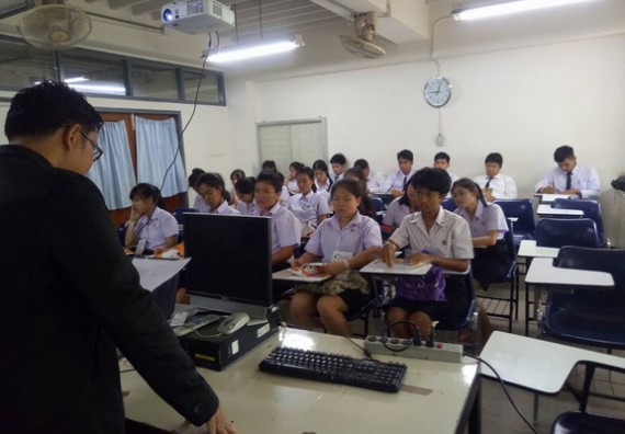 ภาพกิจกรรม โปรแกรมวิชาเคมี จัดการอบรมเตรียมความพร้อมทางการเรียนให้นักศึกษาใหม่โปรแกรมวิชาเคมี