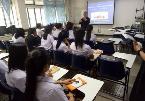 ภาพกิจกรรม โปรแกรมวิชาเคมี จัดการอบรมเตรียมความพร้อมทางการเรียนให้นักศึกษาใหม่โปรแกรมวิชาเคมี