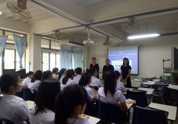 ภาพกิจกรรม โปรแกรมวิชาเคมี จัดการอบรมเตรียมความพร้อมทางการเรียนให้นักศึกษาใหม่โปรแกรมวิชาเคมี