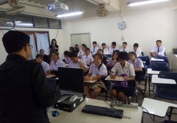 ภาพกิจกรรม โปรแกรมวิชาเคมี จัดการอบรมเตรียมความพร้อมทางการเรียนให้นักศึกษาใหม่โปรแกรมวิชาเคมี