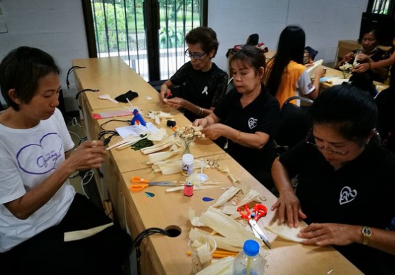 ภาพกิจกรรม หลักสูตรเทคโนโลยีสารสนเทศ จัดการอบรมเชิงปฏิบัติการ เรื่อง การใช้คอมพิวเตอร์เบื้องต้นในผู้สูงอายุ