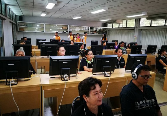 ภาพกิจกรรม หลักสูตรเทคโนโลยีสารสนเทศ จัดการอบรมเชิงปฏิบัติการ เรื่อง การใช้คอมพิวเตอร์เบื้องต้นในผู้สูงอายุ