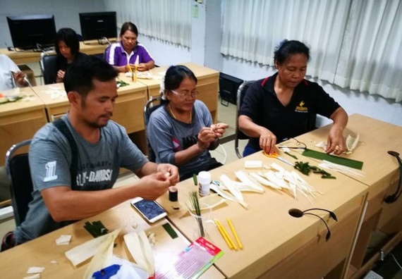 ภาพกิจกรรม หลักสูตรเทคโนโลยีสารสนเทศ จัดการอบรมเชิงปฏิบัติการ เรื่อง การใช้คอมพิวเตอร์เบื้องต้นในผู้สูงอายุ