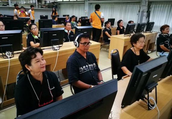ภาพกิจกรรม หลักสูตรเทคโนโลยีสารสนเทศ จัดการอบรมเชิงปฏิบัติการ เรื่อง การใช้คอมพิวเตอร์เบื้องต้นในผู้สูงอายุ