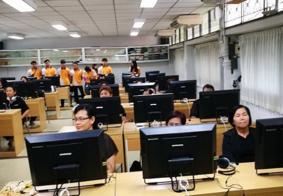 ภาพกิจกรรม หลักสูตรเทคโนโลยีสารสนเทศ จัดการอบรมเชิงปฏิบัติการ เรื่อง การใช้คอมพิวเตอร์เบื้องต้นในผู้สูงอายุ