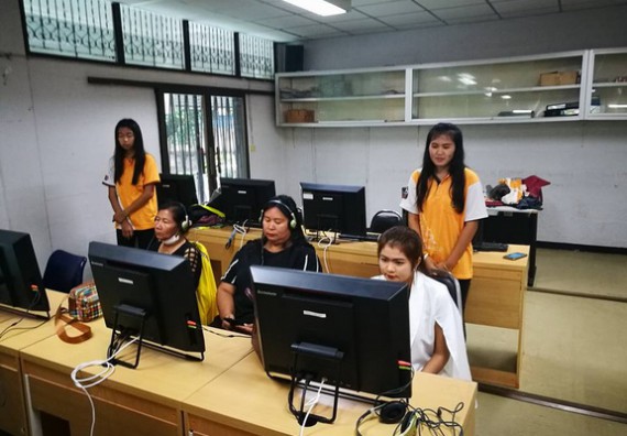 ภาพกิจกรรม หลักสูตรเทคโนโลยีสารสนเทศ จัดการอบรมเชิงปฏิบัติการ เรื่อง การใช้คอมพิวเตอร์เบื้องต้นในผู้สูงอายุ