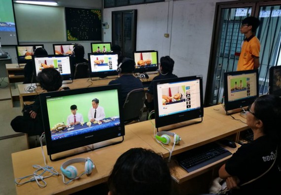 ภาพกิจกรรม หลักสูตรเทคโนโลยีสารสนเทศ จัดการอบรมเชิงปฏิบัติการ เรื่อง การใช้คอมพิวเตอร์เบื้องต้นในผู้สูงอายุ