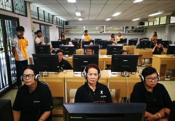 ภาพกิจกรรม หลักสูตรเทคโนโลยีสารสนเทศ จัดการอบรมเชิงปฏิบัติการ เรื่อง การใช้คอมพิวเตอร์เบื้องต้นในผู้สูงอายุ