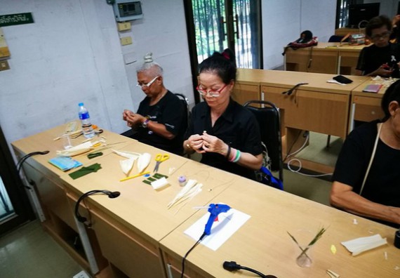 ภาพกิจกรรม หลักสูตรเทคโนโลยีสารสนเทศ จัดการอบรมเชิงปฏิบัติการ เรื่อง การใช้คอมพิวเตอร์เบื้องต้นในผู้สูงอายุ