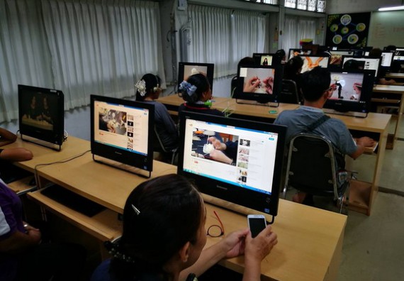 ภาพกิจกรรม หลักสูตรเทคโนโลยีสารสนเทศ จัดการอบรมเชิงปฏิบัติการ เรื่อง การใช้คอมพิวเตอร์เบื้องต้นในผู้สูงอายุ