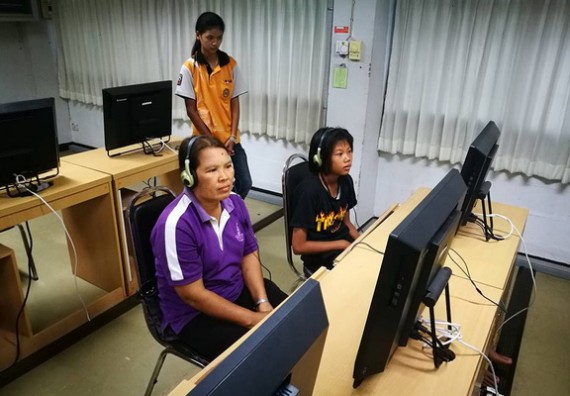 ภาพกิจกรรม หลักสูตรเทคโนโลยีสารสนเทศ จัดการอบรมเชิงปฏิบัติการ เรื่อง การใช้คอมพิวเตอร์เบื้องต้นในผู้สูงอายุ