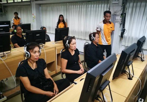 ภาพกิจกรรม หลักสูตรเทคโนโลยีสารสนเทศ จัดการอบรมเชิงปฏิบัติการ เรื่อง การใช้คอมพิวเตอร์เบื้องต้นในผู้สูงอายุ