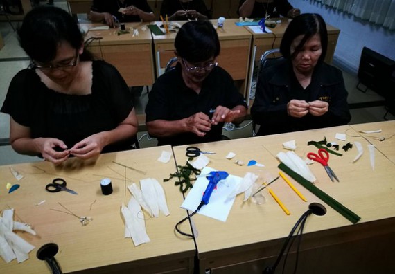 ภาพกิจกรรม หลักสูตรเทคโนโลยีสารสนเทศ จัดการอบรมเชิงปฏิบัติการ เรื่อง การใช้คอมพิวเตอร์เบื้องต้นในผู้สูงอายุ