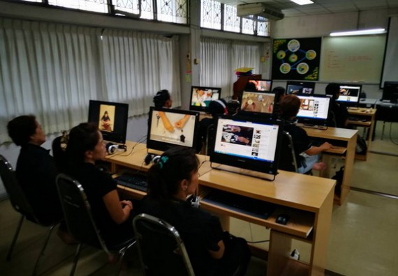 ภาพกิจกรรม หลักสูตรเทคโนโลยีสารสนเทศ จัดการอบรมเชิงปฏิบัติการ เรื่อง การใช้คอมพิวเตอร์เบื้องต้นในผู้สูงอายุ