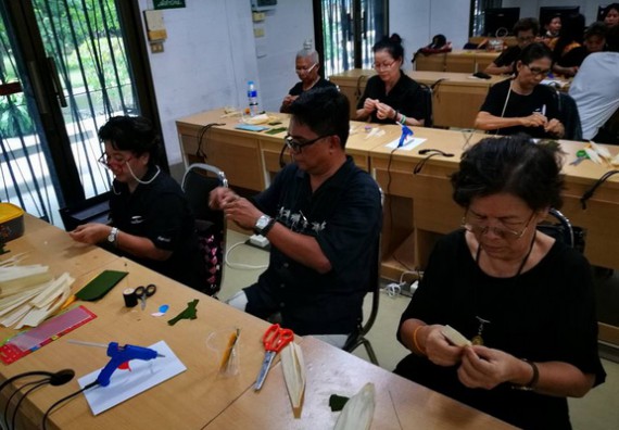 ภาพกิจกรรม หลักสูตรเทคโนโลยีสารสนเทศ จัดการอบรมเชิงปฏิบัติการ เรื่อง การใช้คอมพิวเตอร์เบื้องต้นในผู้สูงอายุ