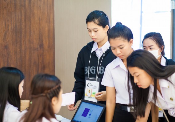 ภาพกิจกรรม คณะวิทยาศาสตร์และเทคโนโลยี จัดกิจกรรมไหว้ครูคณะวิทยาศาสตร์และเทคโนโลยี ประจำปีการศึกษา 2560