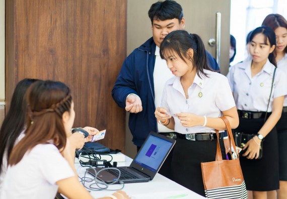 ภาพกิจกรรม คณะวิทยาศาสตร์และเทคโนโลยี จัดกิจกรรมไหว้ครูคณะวิทยาศาสตร์และเทคโนโลยี ประจำปีการศึกษา 2560
