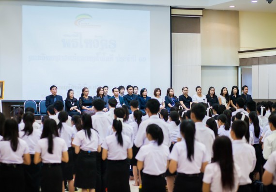 ภาพกิจกรรม คณะวิทยาศาสตร์และเทคโนโลยี จัดกิจกรรมไหว้ครูคณะวิทยาศาสตร์และเทคโนโลยี ประจำปีการศึกษา 2560
