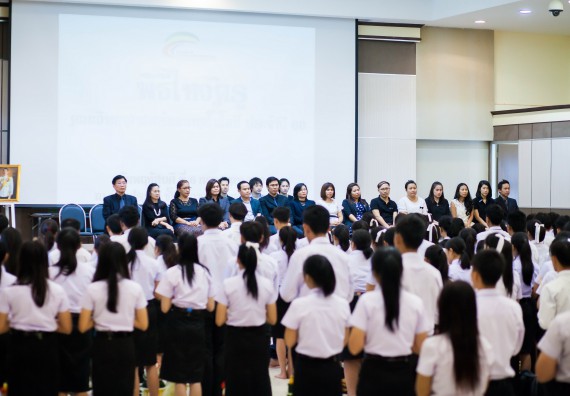ภาพกิจกรรม คณะวิทยาศาสตร์และเทคโนโลยี จัดกิจกรรมไหว้ครูคณะวิทยาศาสตร์และเทคโนโลยี ประจำปีการศึกษา 2560