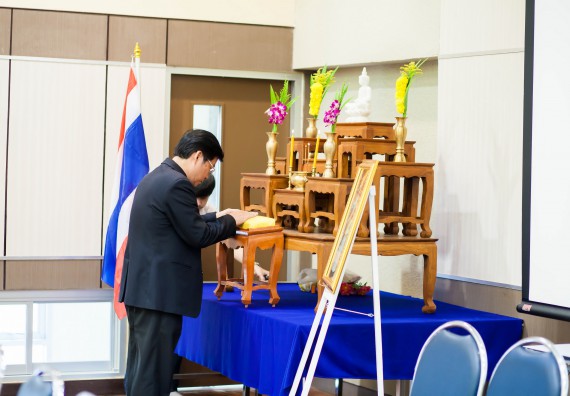 ภาพกิจกรรม คณะวิทยาศาสตร์และเทคโนโลยี จัดกิจกรรมไหว้ครูคณะวิทยาศาสตร์และเทคโนโลยี ประจำปีการศึกษา 2560