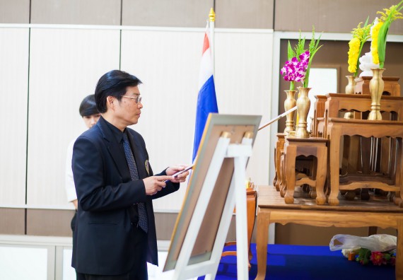 ภาพกิจกรรม คณะวิทยาศาสตร์และเทคโนโลยี จัดกิจกรรมไหว้ครูคณะวิทยาศาสตร์และเทคโนโลยี ประจำปีการศึกษา 2560