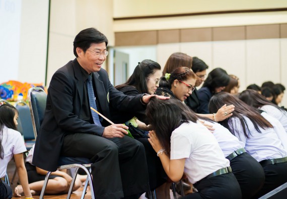 ภาพกิจกรรม คณะวิทยาศาสตร์และเทคโนโลยี จัดกิจกรรมไหว้ครูคณะวิทยาศาสตร์และเทคโนโลยี ประจำปีการศึกษา 2560