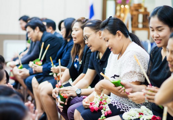 ภาพกิจกรรม คณะวิทยาศาสตร์และเทคโนโลยี จัดกิจกรรมไหว้ครูคณะวิทยาศาสตร์และเทคโนโลยี ประจำปีการศึกษา 2560