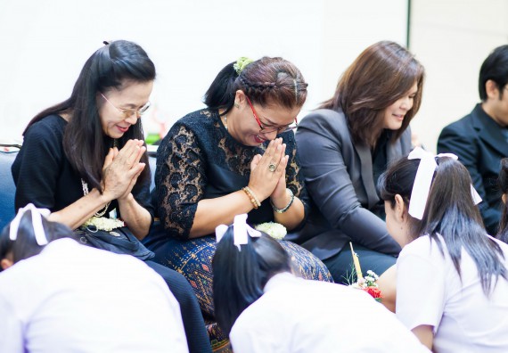 ภาพกิจกรรม คณะวิทยาศาสตร์และเทคโนโลยี จัดกิจกรรมไหว้ครูคณะวิทยาศาสตร์และเทคโนโลยี ประจำปีการศึกษา 2560