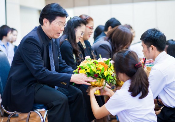 ภาพกิจกรรม คณะวิทยาศาสตร์และเทคโนโลยี จัดกิจกรรมไหว้ครูคณะวิทยาศาสตร์และเทคโนโลยี ประจำปีการศึกษา 2560