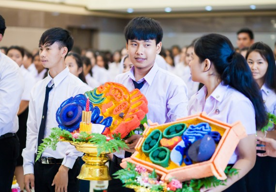 ภาพกิจกรรม คณะวิทยาศาสตร์และเทคโนโลยี จัดกิจกรรมไหว้ครูคณะวิทยาศาสตร์และเทคโนโลยี ประจำปีการศึกษา 2560