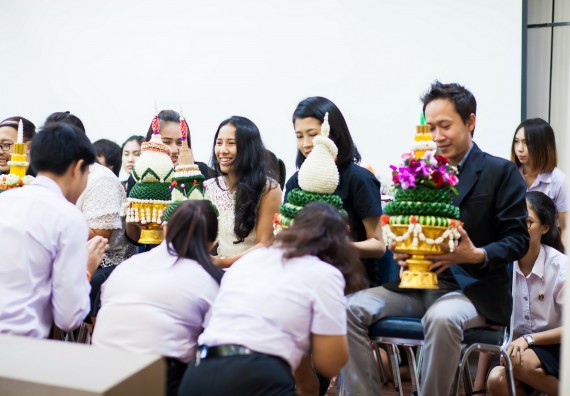 ภาพกิจกรรม คณะวิทยาศาสตร์และเทคโนโลยี จัดกิจกรรมไหว้ครูคณะวิทยาศาสตร์และเทคโนโลยี ประจำปีการศึกษา 2560