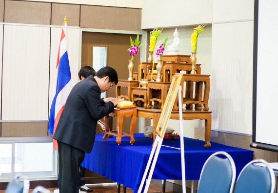 ภาพกิจกรรม คณะวิทยาศาสตร์และเทคโนโลยี จัดกิจกรรมไหว้ครูคณะวิทยาศาสตร์และเทคโนโลยี ประจำปีการศึกษา 2560