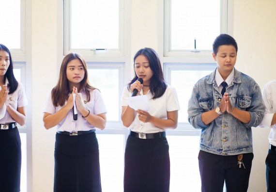 ภาพกิจกรรม คณะวิทยาศาสตร์และเทคโนโลยี จัดกิจกรรมไหว้ครูคณะวิทยาศาสตร์และเทคโนโลยี ประจำปีการศึกษา 2560