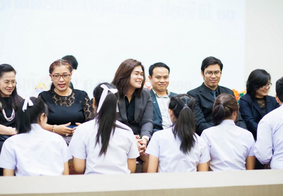 ภาพกิจกรรม คณะวิทยาศาสตร์และเทคโนโลยี จัดกิจกรรมไหว้ครูคณะวิทยาศาสตร์และเทคโนโลยี ประจำปีการศึกษา 2560