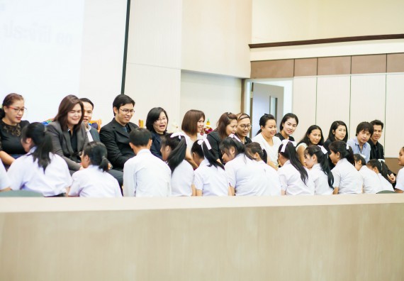 ภาพกิจกรรม คณะวิทยาศาสตร์และเทคโนโลยี จัดกิจกรรมไหว้ครูคณะวิทยาศาสตร์และเทคโนโลยี ประจำปีการศึกษา 2560