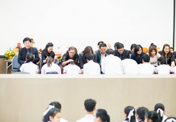 ภาพกิจกรรม คณะวิทยาศาสตร์และเทคโนโลยี จัดกิจกรรมไหว้ครูคณะวิทยาศาสตร์และเทคโนโลยี ประจำปีการศึกษา 2560