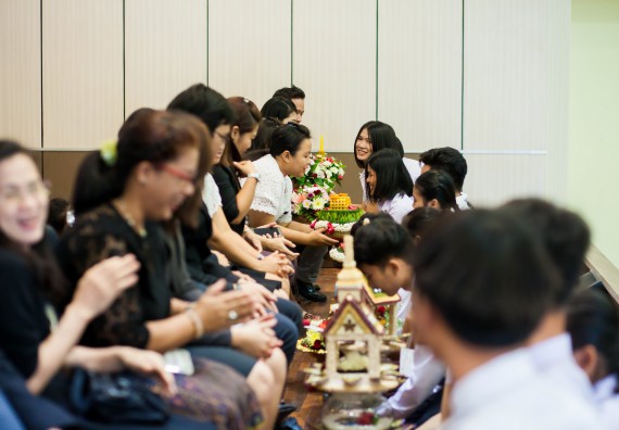 ภาพกิจกรรม คณะวิทยาศาสตร์และเทคโนโลยี จัดกิจกรรมไหว้ครูคณะวิทยาศาสตร์และเทคโนโลยี ประจำปีการศึกษา 2560