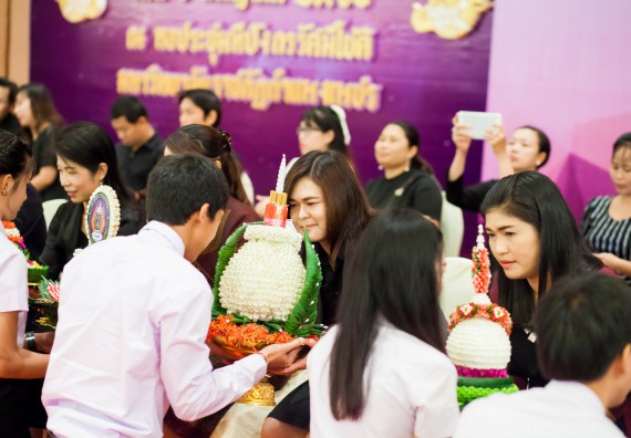 ภาพกิจกรรม คณะวิทยาศาสตร์และเทคโนโลยี เข้าร่วมพิธีไหว้ครู “น้อมจิตวันทาบูชาครู” ประจำปีการศึกษา 2560