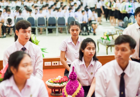 ภาพกิจกรรม คณะวิทยาศาสตร์และเทคโนโลยี เข้าร่วมพิธีไหว้ครู “น้อมจิตวันทาบูชาครู” ประจำปีการศึกษา 2560