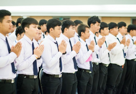 ภาพกิจกรรม คณะวิทยาศาสตร์และเทคโนโลยี เข้าร่วมพิธีไหว้ครู “น้อมจิตวันทาบูชาครู” ประจำปีการศึกษา 2560