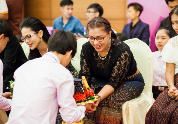 ภาพกิจกรรม คณะวิทยาศาสตร์และเทคโนโลยี เข้าร่วมพิธีไหว้ครู “น้อมจิตวันทาบูชาครู” ประจำปีการศึกษา 2560