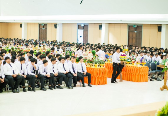 ภาพกิจกรรม คณะวิทยาศาสตร์และเทคโนโลยี เข้าร่วมพิธีไหว้ครู “น้อมจิตวันทาบูชาครู” ประจำปีการศึกษา 2560