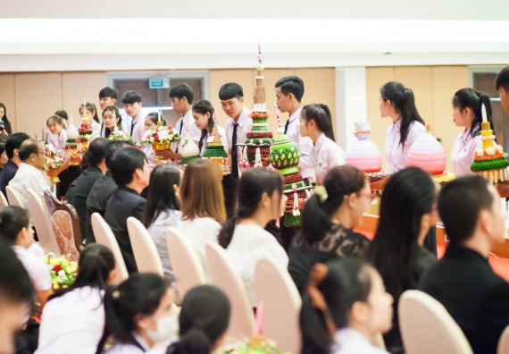 ภาพกิจกรรม คณะวิทยาศาสตร์และเทคโนโลยี เข้าร่วมพิธีไหว้ครู “น้อมจิตวันทาบูชาครู” ประจำปีการศึกษา 2560