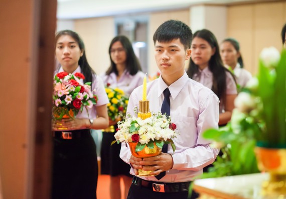 ภาพกิจกรรม คณะวิทยาศาสตร์และเทคโนโลยี เข้าร่วมพิธีไหว้ครู “น้อมจิตวันทาบูชาครู” ประจำปีการศึกษา 2560