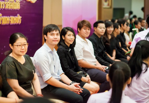 ภาพกิจกรรม คณะวิทยาศาสตร์และเทคโนโลยี เข้าร่วมพิธีไหว้ครู “น้อมจิตวันทาบูชาครู” ประจำปีการศึกษา 2560