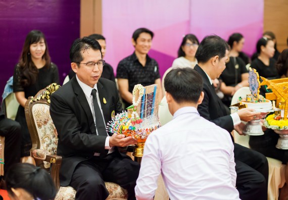 ภาพกิจกรรม คณะวิทยาศาสตร์และเทคโนโลยี เข้าร่วมพิธีไหว้ครู “น้อมจิตวันทาบูชาครู” ประจำปีการศึกษา 2560